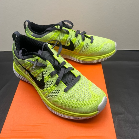 Women’s Nike Flyknit - Size 6.5 - Worn one time/like brand new - Picture 2 of 7